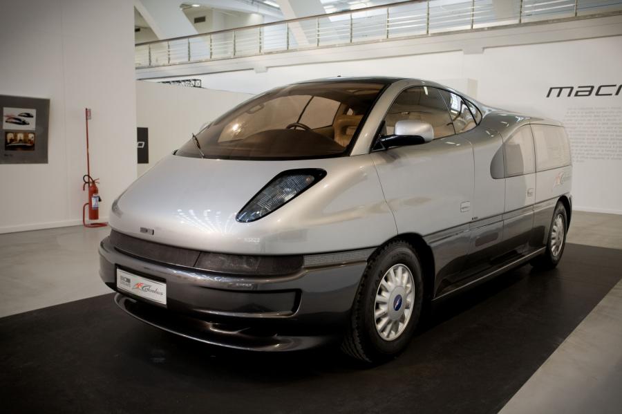  ItalDesign Columbus 1992 года  (фото 1 из 6)